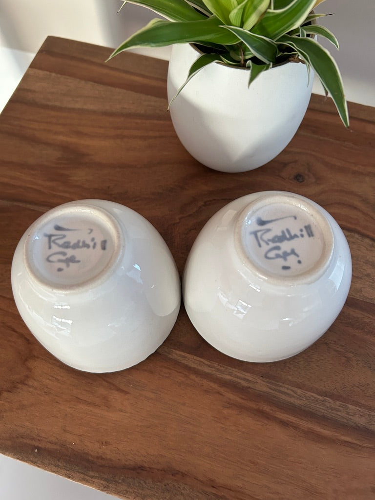 ☕ Handgemaakte Keramische Tassen – Set van 2 | Scandinavische Look (Gesigneerd)