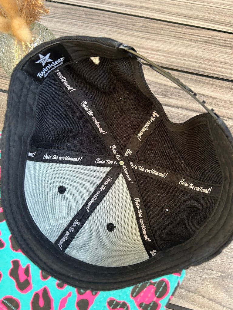 🧢 Twinklerz Snapback Cap – Zwart met Leopard Print (Nieuw)