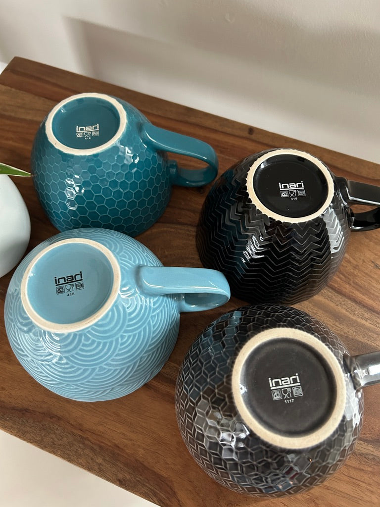 ☕ Set van 4 Inari Keramische Tassen – Mix & Match Patronen (Modern Design)