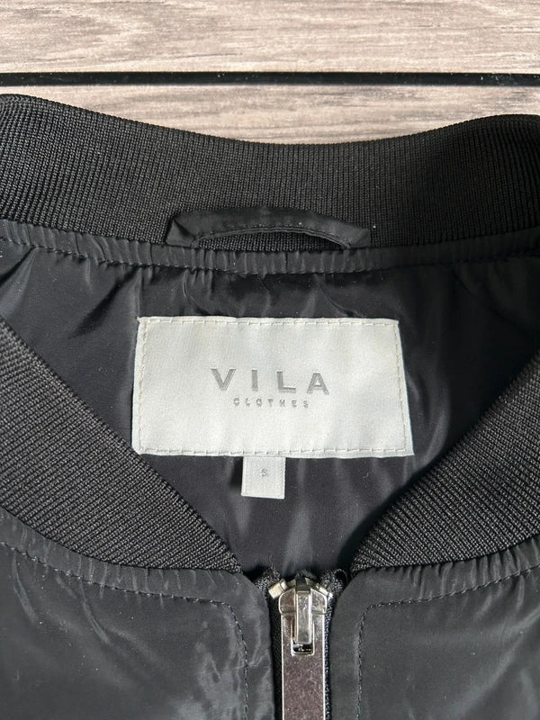 VILA bomberjack – army style (maat S, zwart met patches)