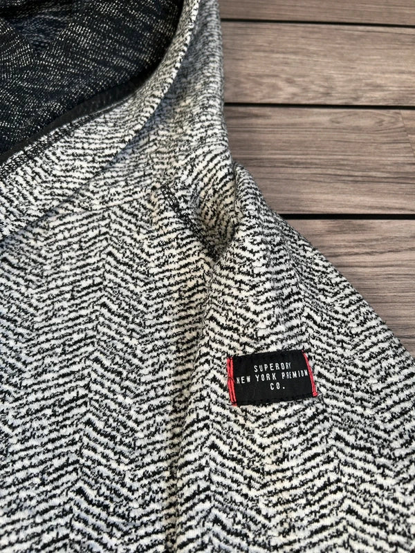 Superdry hoodie – zwart/wit zigzag (maat XS)