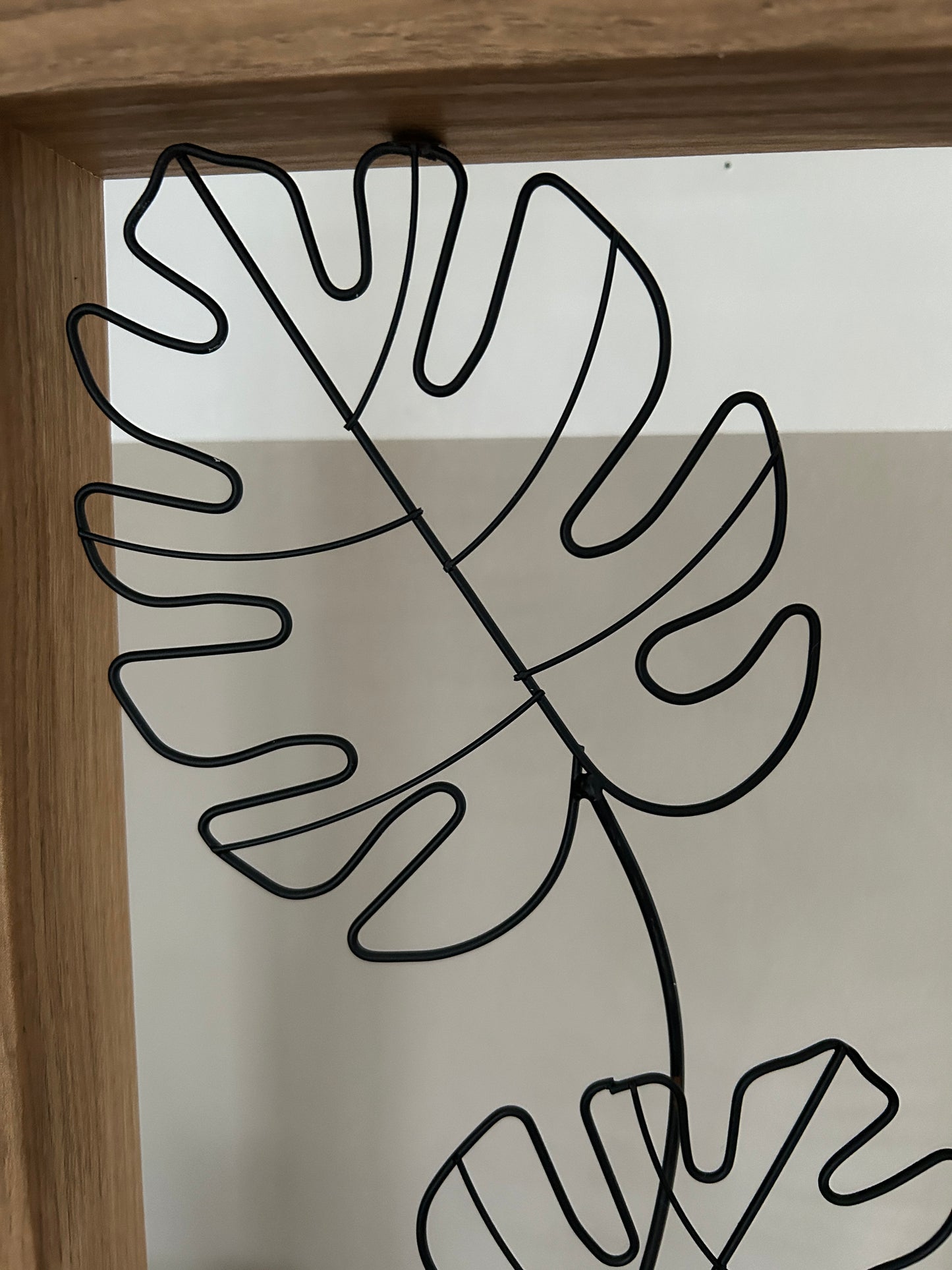 Wanddecoratie met monstera – hout & zwart metaal | Scandi / boho